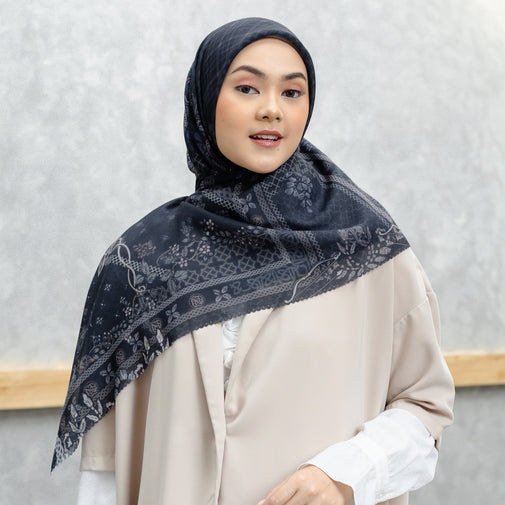 Load image into Gallery viewer, Be Bold Hijab Segi Empat